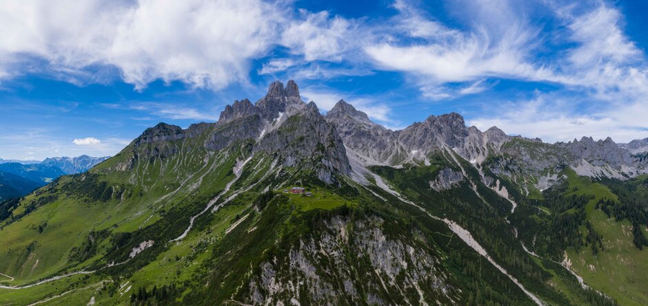 berg-und-blauer-himmel