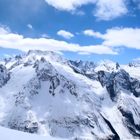 gebirge-mit-schnee