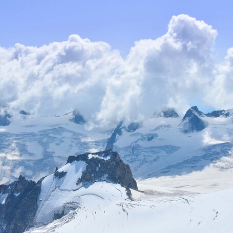 berglandschaft-im-winter